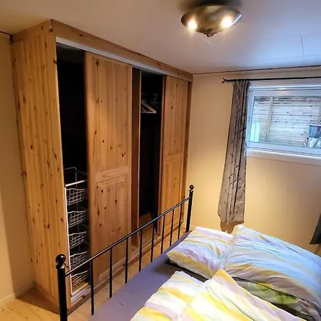 Flott Leilighet I Stille Og Rolig Omrade, Med Gratis Privat Parkering! Apartman