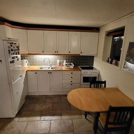 Apartman Flott Leilighet I Stille Og Rolig Omrade, Med Gratis Privat Parkering! *