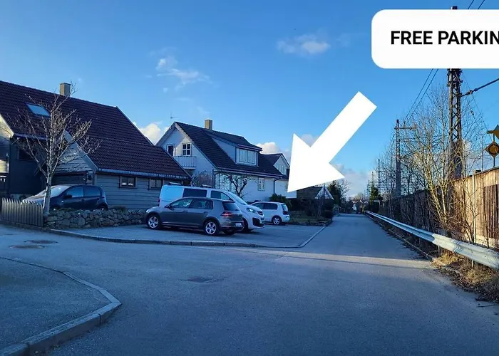 شقة Flott Leilighet I Stille Og Rolig Omrade, Med Gratis Privat Parkering! *