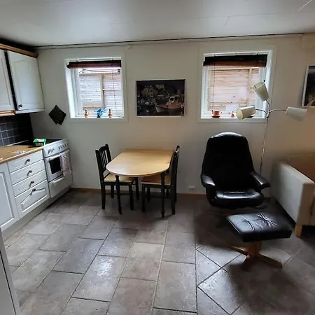 Apartman Flott Leilighet I Stille Og Rolig Omrade, Med Gratis Privat Parkering! *