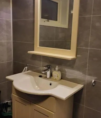 Flott Leilighet I Stille Og Rolig Omrade, Med Gratis Privat Parkering! Apartman *